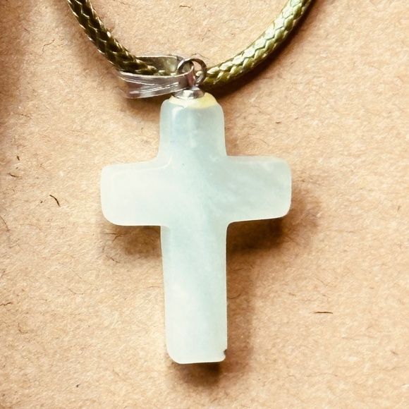 Green Chalcedony Carved Cross Pendant Pale Green EUC - Picture 5 of 9